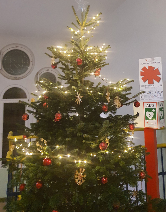 weihnachtsbaum_10a.jpg weihnachtsbaum_10a.jpg